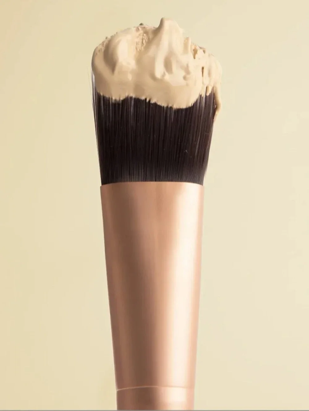 Ellen Tracy Hydrating Foundation in Warm Beige NEW